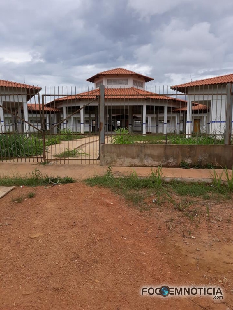 DENUNCIA: CONSTRU&Ccedil;&Atilde;O DE ESCOLA DE MAIS UM MILH&Atilde;O E QUATROCENTOS MIL EST&Aacute; ABANDONADA EM ARIQUEMES