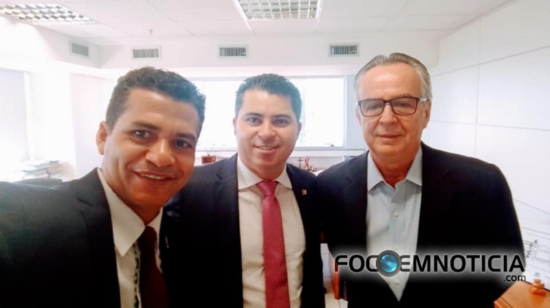 VEREADOR JOEL DA YAMAHA E SENADOR MARCOS ROG&Eacute;RIO DISCUTEM SA&Iacute;DA PARA COOPERATIVAS GARIMPEIRAS