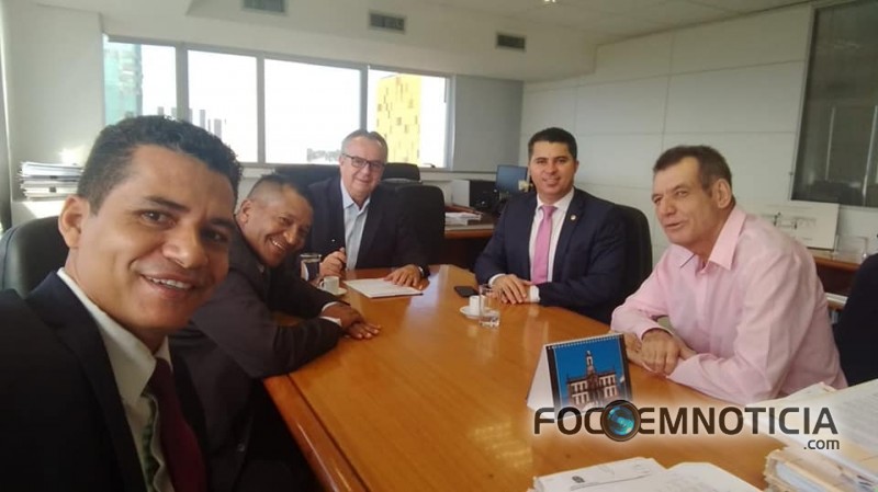 VEREADOR JOEL DA YAMAHA E SENADOR MARCOS ROG&Eacute;RIO DISCUTEM SA&Iacute;DA PARA COOPERATIVAS GARIMPEIRAS