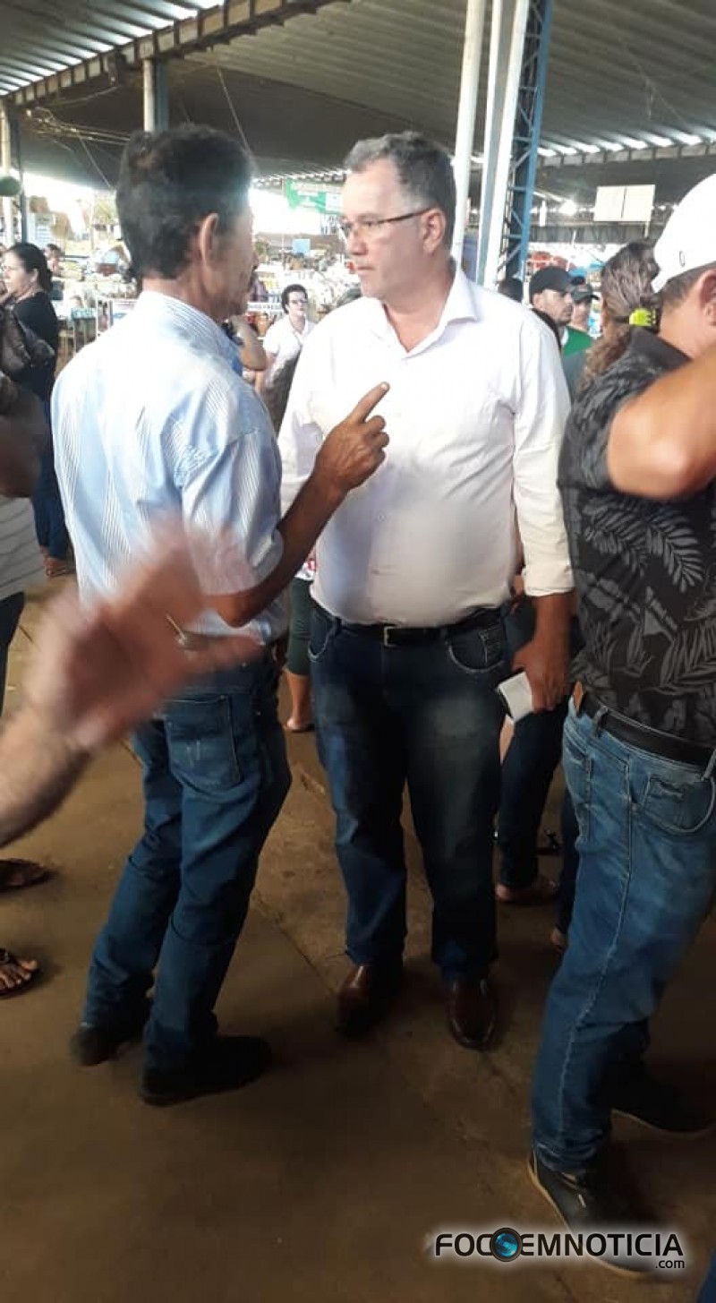REUNI&Atilde;O DEFINE QUE FEIRANTES PERMANECEM NO BARRAC&Atilde;O DURANTE OBRAS