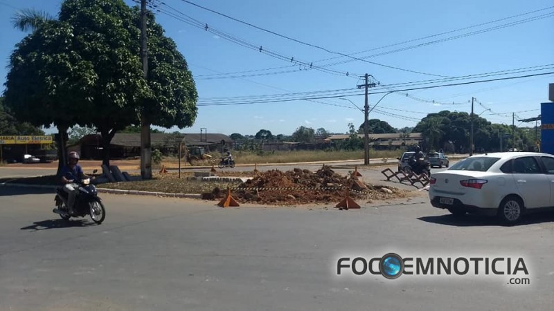 VEREADOR JOEL DA YAMAHA PEDE E SECRETARIA DE OBRAS FAZ ROTAT&Oacute;RIA ENTRE AS AVENIDAS CANDEIAS E JARU