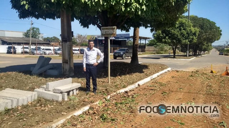 VEREADOR JOEL DA YAMAHA PEDE E SECRETARIA DE OBRAS FAZ ROTAT&Oacute;RIA ENTRE AS AVENIDAS CANDEIAS E JARU
