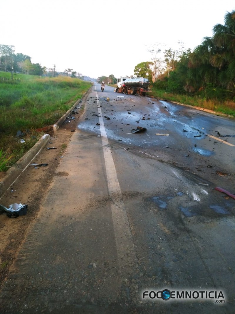 ACIDENTE NA BR - 421 PR&Oacute;XIMO A ARIQUEMES MATA MORADOR DE CAMPO NOVO