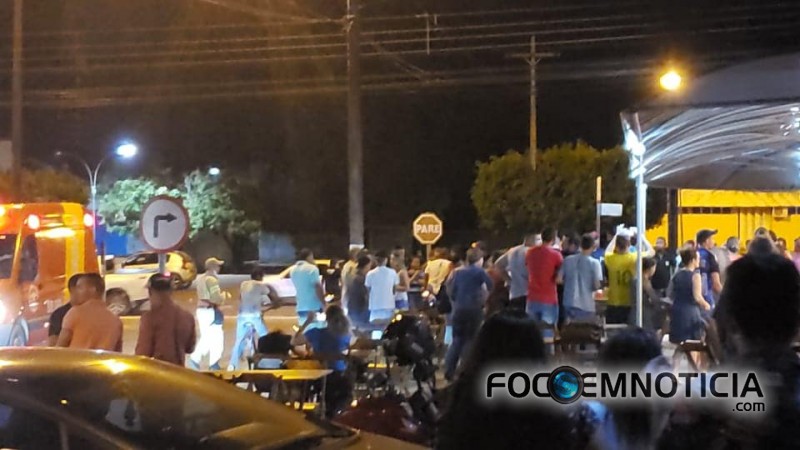 HOMEM &Eacute; ASSASSINADO COM QUATRO TIROS EM RESTAURANTE NO CENTRO DE ARIQUEMES