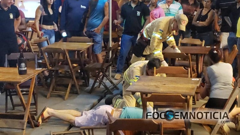HOMEM &Eacute; ASSASSINADO COM QUATRO TIROS EM RESTAURANTE NO CENTRO DE ARIQUEMES