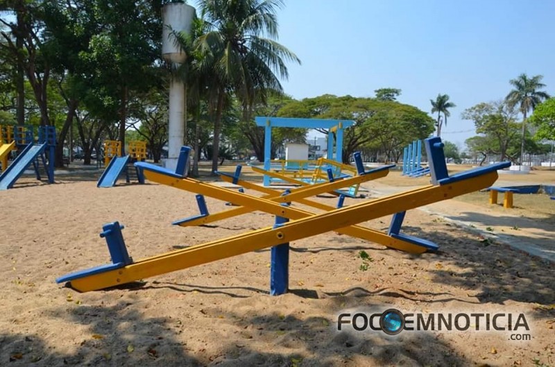 LEI AMALEC DA COSTA: PRA&Ccedil;A DA VIT&Oacute;RIA RECEBE BRINQUEDOS ADAPTADOS PARA CRIAN&Ccedil;AS COM NECESSIDADES