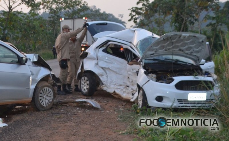 ACIDENTE NA BR - 364 MATA TR&Ecirc;S PESSOAS, VEJA AS FOTOS
