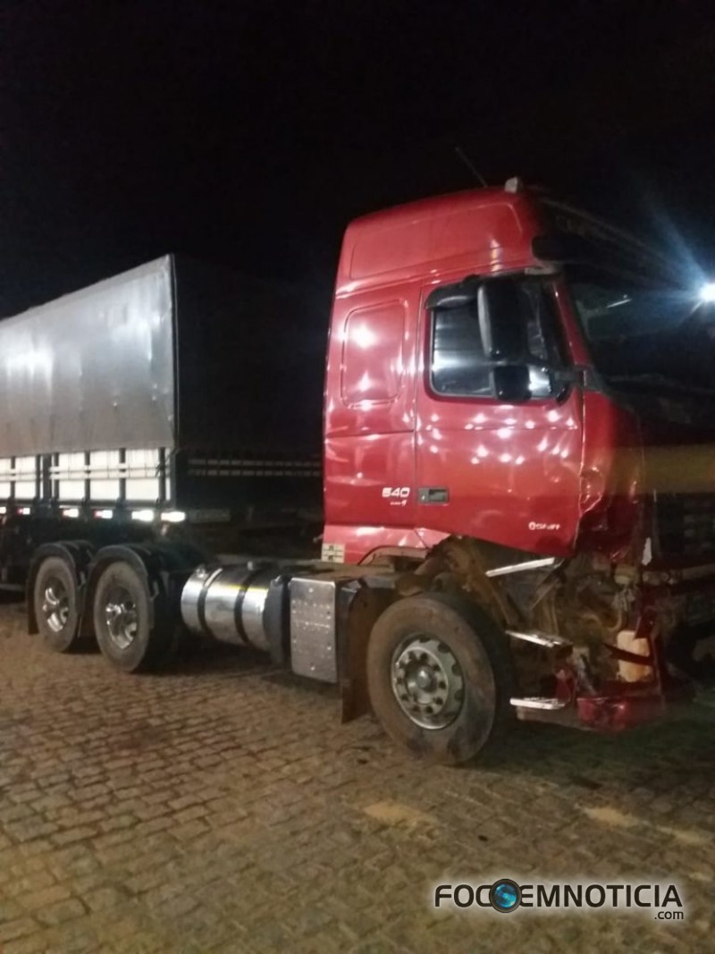 ACIDENTE NA BR - 364 ENVOLVENDO MOTO E CARRETA MATA CASAL