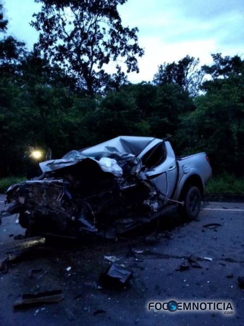 ACIDENTE NA BR - 364 ENVOLVENDO L - 200 E CAMINH&Atilde;O MATA UMA PESSOA