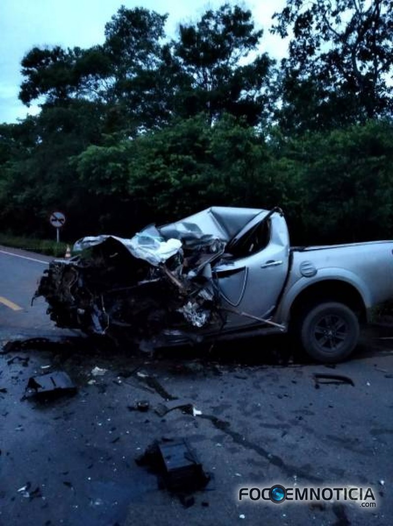 ACIDENTE NA BR - 364 ENVOLVENDO L - 200 E CAMINH&Atilde;O MATA UMA PESSOA