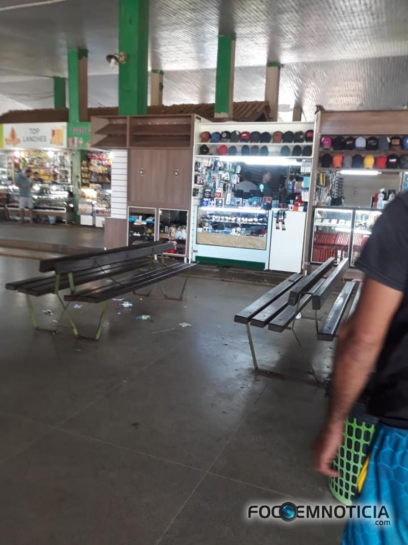 MATO, TEIA DE ARANHA E COC&Ocirc; DE POMBO TOMAM CONTA DO TERMINAL RODOVI&Aacute;RIO DE ARIQUEMES