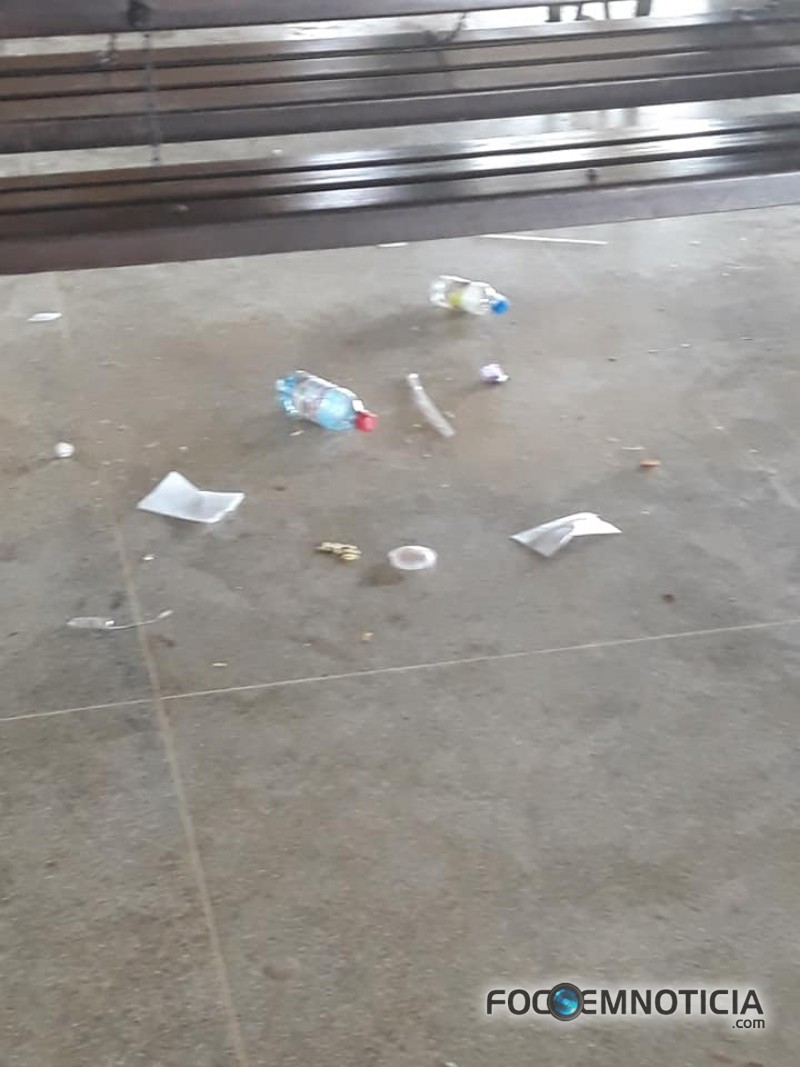 MATO, TEIA DE ARANHA E COC&Ocirc; DE POMBO TOMAM CONTA DO TERMINAL RODOVI&Aacute;RIO DE ARIQUEMES