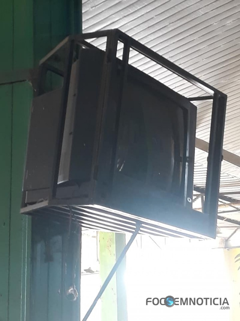 MATO, TEIA DE ARANHA E COC&Ocirc; DE POMBO TOMAM CONTA DO TERMINAL RODOVI&Aacute;RIO DE ARIQUEMES