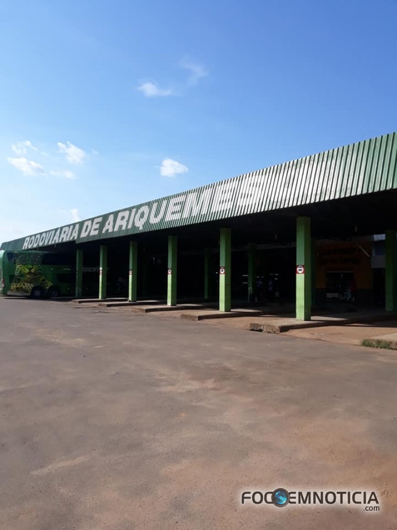 MATO, TEIA DE ARANHA E COC&Ocirc; DE POMBO TOMAM CONTA DO TERMINAL RODOVI&Aacute;RIO DE ARIQUEMES
