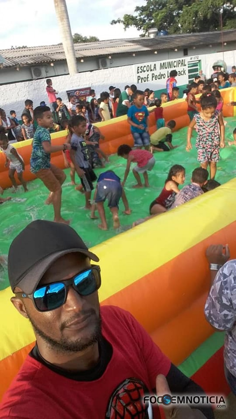 BRINCADEIRAS E MUITA DIVERS&Atilde;O COMANDARAM O "LAZER NA PRA&Ccedil;A" NO BAIRRO MULTIR&Atilde;O