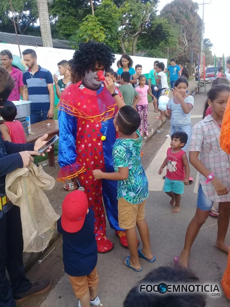 BRINCADEIRAS E MUITA DIVERS&Atilde;O COMANDARAM O "LAZER NA PRA&Ccedil;A" NO BAIRRO MULTIR&Atilde;O