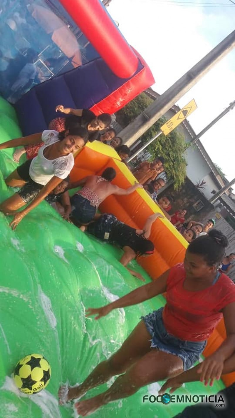 BRINCADEIRAS E MUITA DIVERS&Atilde;O COMANDARAM O "LAZER NA PRA&Ccedil;A" NO BAIRRO MULTIR&Atilde;O