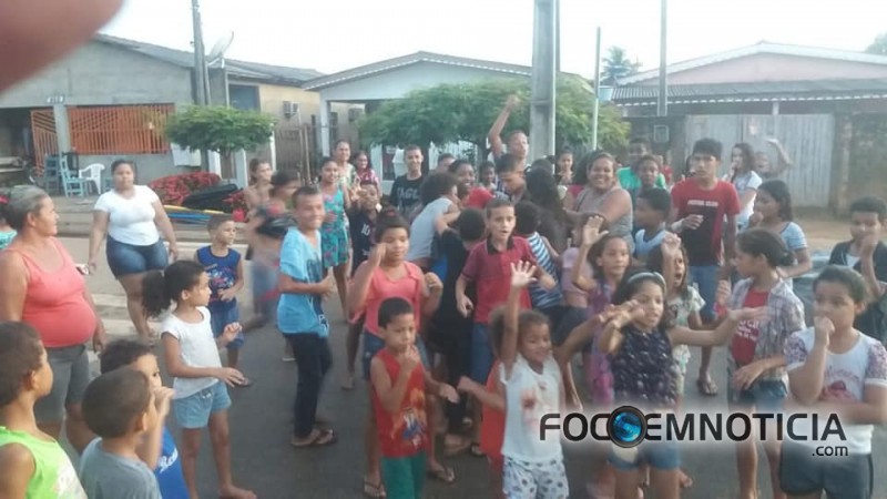 BRINCADEIRAS E MUITA DIVERS&Atilde;O COMANDARAM O "LAZER NA PRA&Ccedil;A" NO BAIRRO MULTIR&Atilde;O