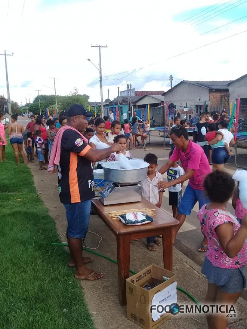 BRINCADEIRAS E MUITA DIVERS&Atilde;O COMANDARAM O "LAZER NA PRA&Ccedil;A" NO BAIRRO MULTIR&Atilde;O