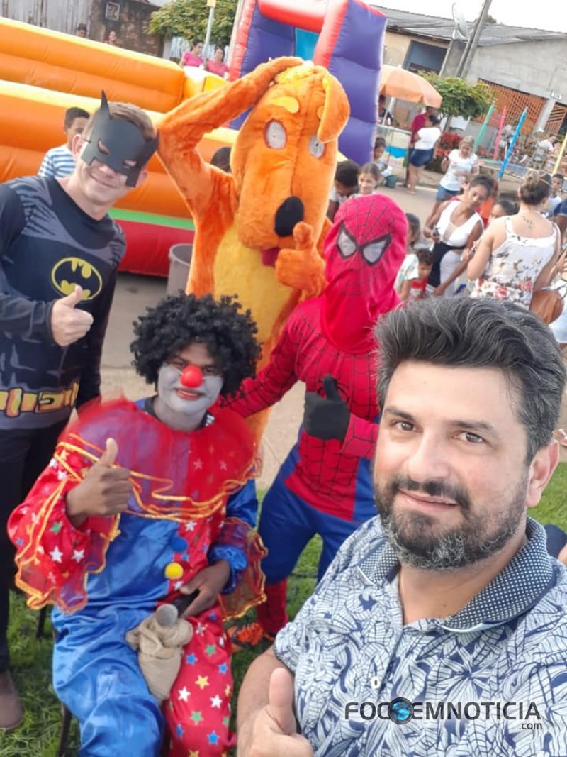 BRINCADEIRAS E MUITA DIVERS&Atilde;O COMANDARAM O "LAZER NA PRA&Ccedil;A" NO BAIRRO MULTIR&Atilde;O