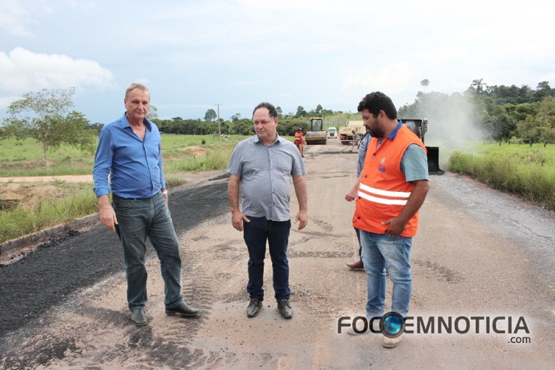 DEPUTADO ADELINO ACOMPANHA OBRAS DE RECUPERA&Ccedil;&Atilde;O DA RO - 205 E DESTACA PARCERIA COM  AS PREFEITURAS