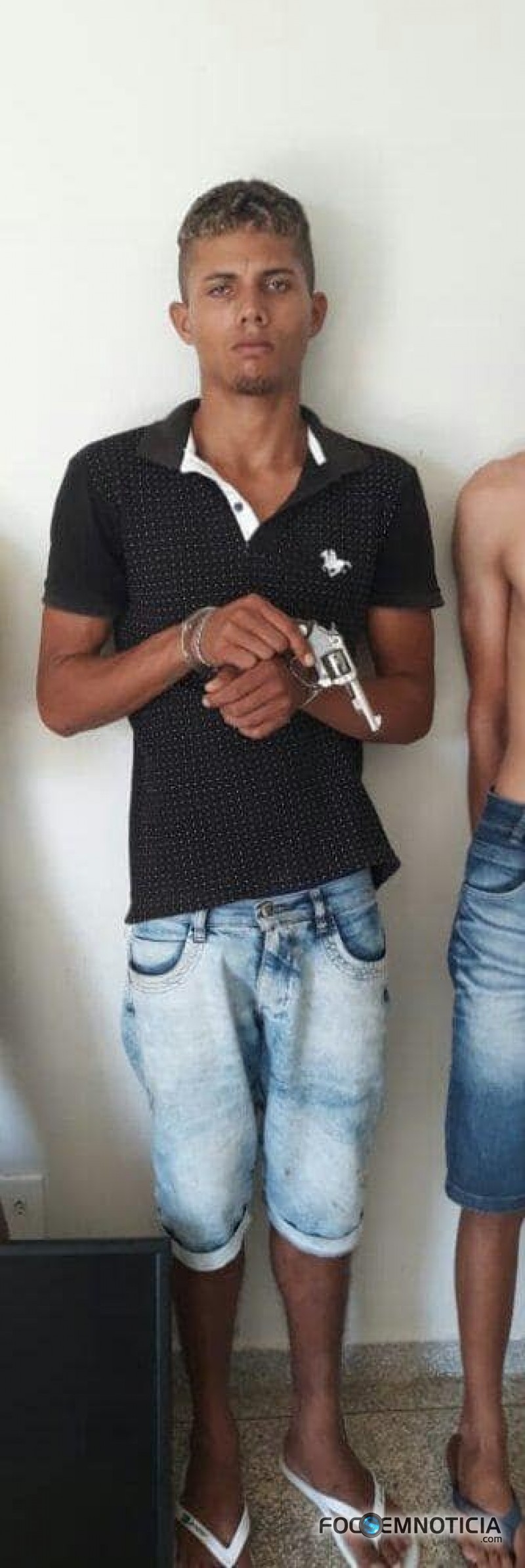 ASSALTANTE QUE FUGIU DO PRES&Iacute;DIO EM ARIQUEMES MORRE AO TROCAR TIROS COM A PM, ATEN&Ccedil;&Atilde;O IMAGENS FORTES