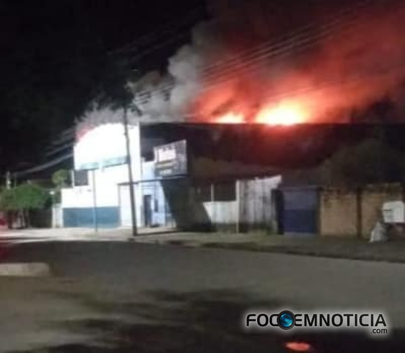 FOGO DESTR&Oacute;I EMPRESA DE AUTOPE&Ccedil;AS EM ARIQUEMES