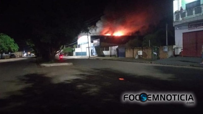 FOGO DESTR&Oacute;I EMPRESA DE AUTOPE&Ccedil;AS EM ARIQUEMES