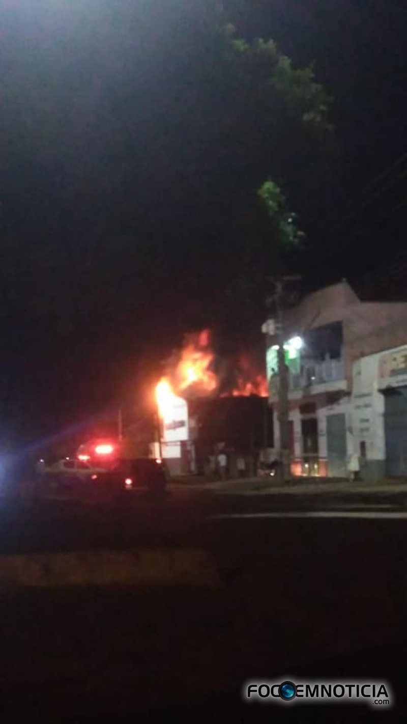 FOGO DESTR&Oacute;I EMPRESA DE AUTOPE&Ccedil;AS EM ARIQUEMES