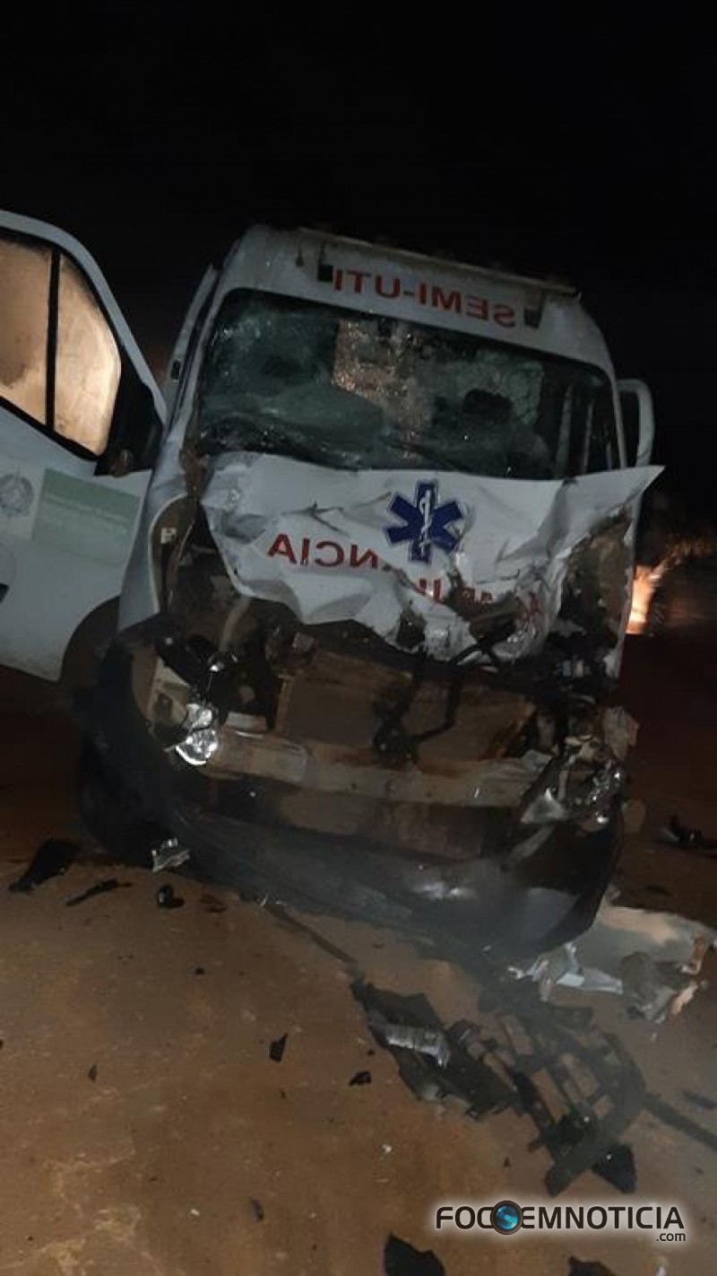 ACIDENTE NA BR - 364 PR&Oacute;XIMO A ARIQUEMES ENVOLVENDO CARRETA E AMBUL&Acirc;NCIA MATA UMA PESSOA