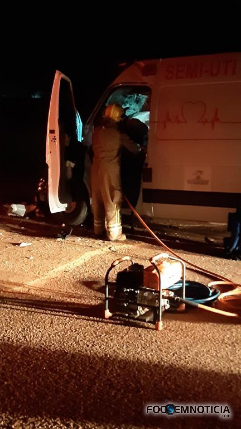ACIDENTE NA BR - 364 PR&Oacute;XIMO A ARIQUEMES ENVOLVENDO CARRETA E AMBUL&Acirc;NCIA MATA UMA PESSOA