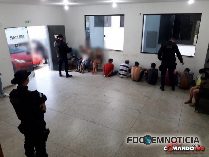 POL&Iacute;CIA MILITAR APREENDE 30 MIL REAIS EM NOTAS FALSAS E PRENDE 11 PESSOAS