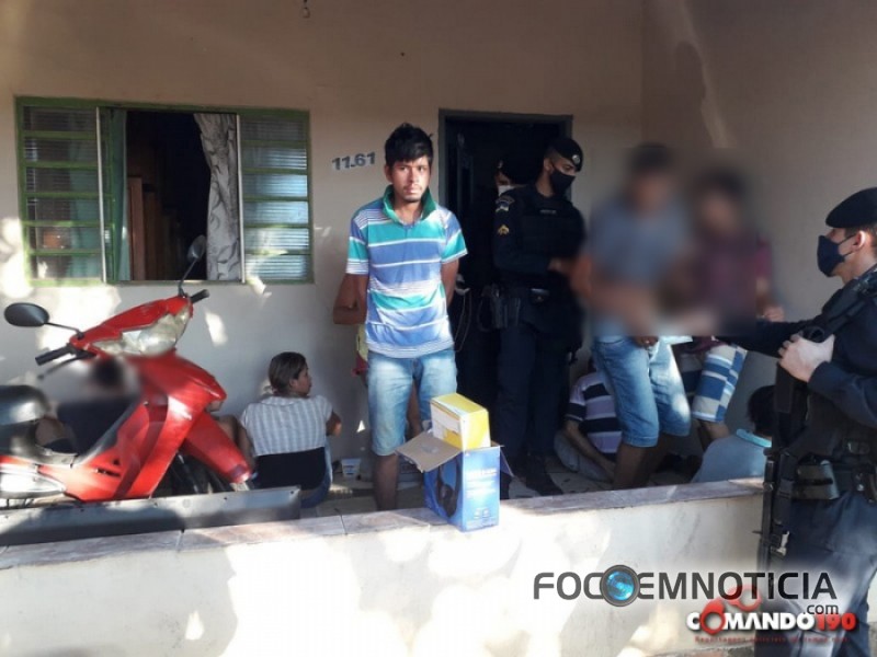 POL&Iacute;CIA MILITAR APREENDE 30 MIL REAIS EM NOTAS FALSAS E PRENDE 11 PESSOAS