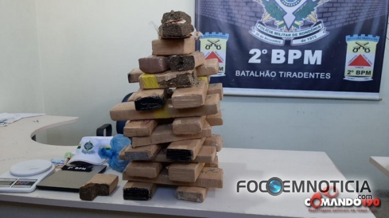 POL&Iacute;CIA MILITAR PRENDE MORADORA DE ARIQUEMES COM MAIS DE 20 QUILOS DE MACONHA EM JI - PARAN&Aacute;