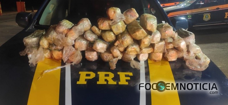 PRF APREENDE MAIS DE 23 QUILOS DE COCA&Iacute;NA PR&Oacute;XIMO A PRES&Iacute;DIO FEDERAL
