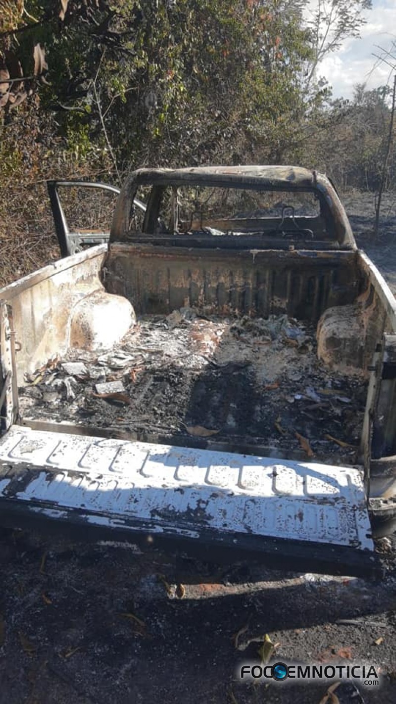 CARRO DE EX - VEREADOR DE ARIQUEMES E ENCONTRADO QUEIMADO COM UM CORPO EM CIMA, CORPO PODE SER DELE