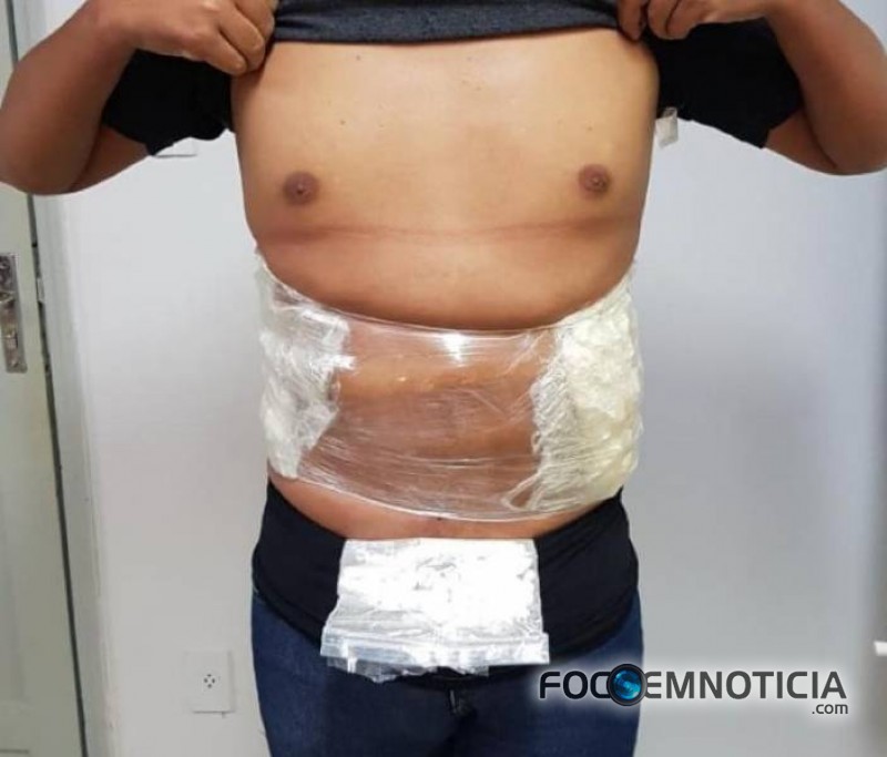 AEROPORTO: POL&Iacute;CIA FEDERAL PRENDE HOMEM COM DOIS QUILOS DE COCA&Iacute;NA