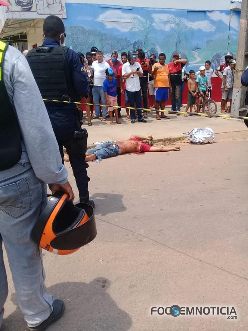 HOMEM &Eacute; ASSASSINADO A FACADAS NO SETOR - 11 EM ARIQUEMES
