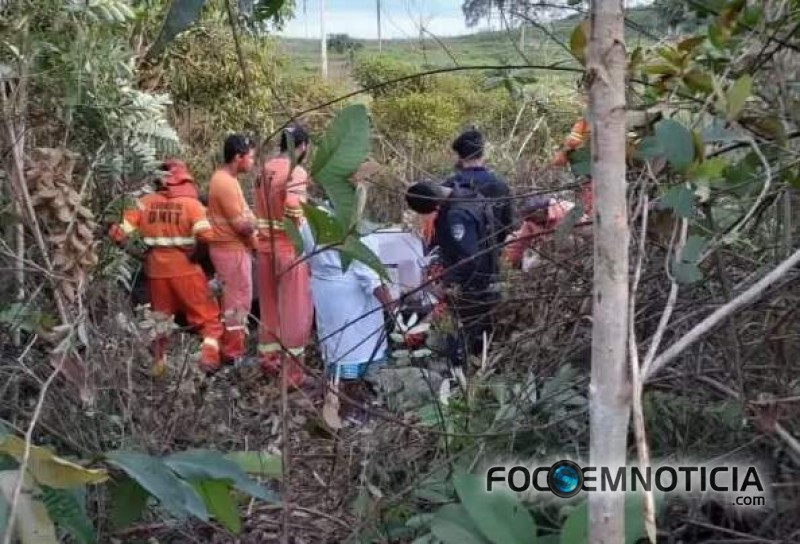 ACIDENTE NA BR - 364 MATA 04 PESSOAS AP&Oacute;S CARRO BATER EM CAVALO