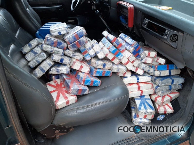 PRF APREENDE CARRO COM MAIS DE 70 QUILOS DE COCA&Iacute;NA