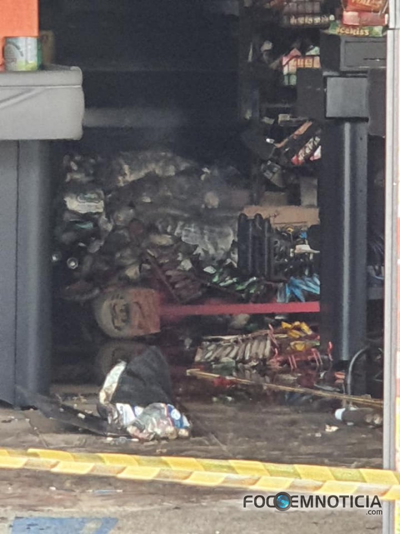 INC&Ecirc;NDIO DESTR&Oacute;I COMPLETAMENTE INSTALA&Ccedil;&Otilde;ES DO OH! SUPERMERCADO EM ARIQUEMES
