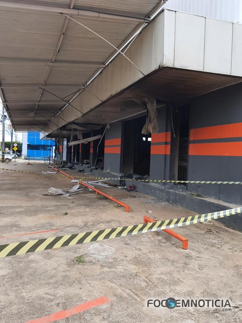 INC&Ecirc;NDIO DESTR&Oacute;I COMPLETAMENTE INSTALA&Ccedil;&Otilde;ES DO OH! SUPERMERCADO EM ARIQUEMES