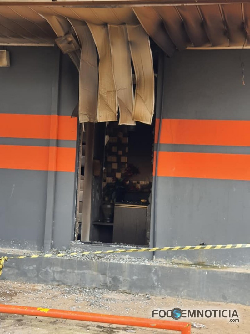 INC&Ecirc;NDIO DESTR&Oacute;I COMPLETAMENTE INSTALA&Ccedil;&Otilde;ES DO OH! SUPERMERCADO EM ARIQUEMES