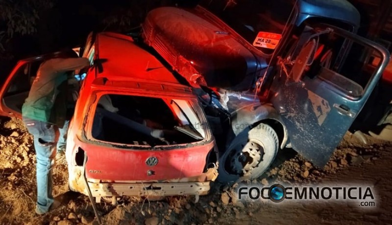 ACIDENTE ENVOLVENDO GOL E CAMINH&Atilde;O MATA PAI, M&Atilde;E E FILHO DE 06 ANOS EM MACHADINHO DO OESTE