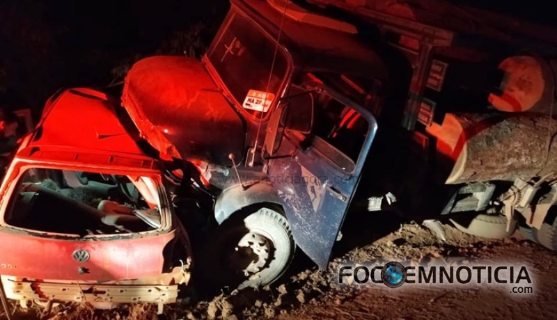 ACIDENTE ENVOLVENDO GOL E CAMINH&Atilde;O MATA PAI, M&Atilde;E E FILHO DE 06 ANOS EM MACHADINHO DO OESTE