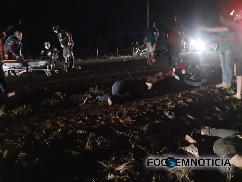 ACIDENTE ENTRE O2 MOTOS PR&Oacute;XIMO A MACHADINHO DEIXA 04 MORTOS, ATEN&Ccedil;&Atilde;O IMAGENS DE ALTO IMPACTO