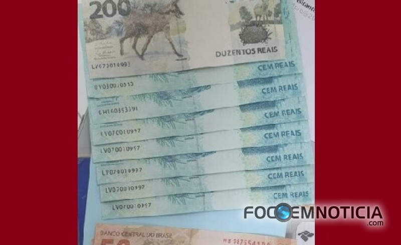 POL&Iacute;CIA FEDERAL PRENDE HOMEM NA AG&Ecirc;NCIA DOS CORREIOS EM ARIQUEMES RECEBENDO DINHEIRO FALSO