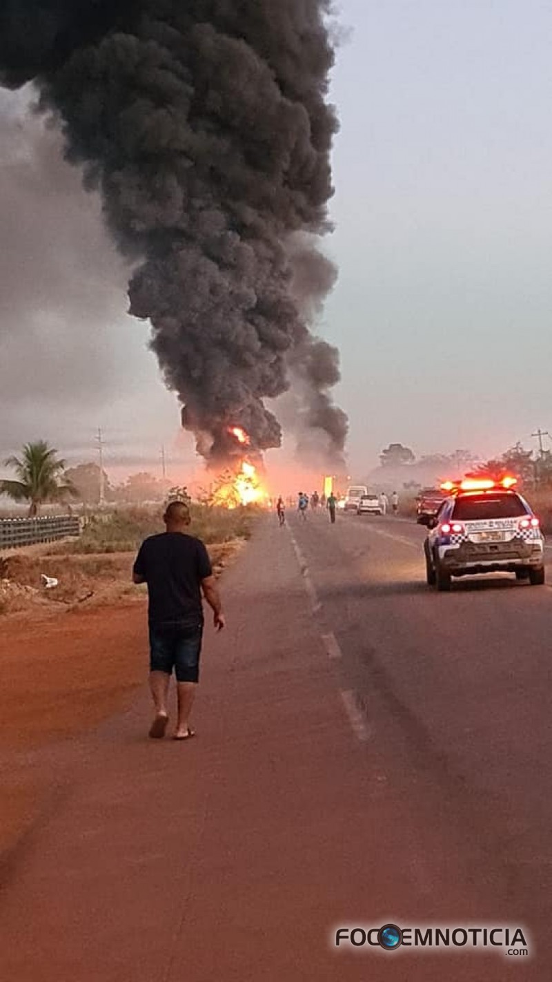 OITO PESSOAS MORREM EM ACIDENTE ENTRE &Ocirc;NIBUS E CARRETA NA BR - 364, FOTOS E V&Iacute;DEOS