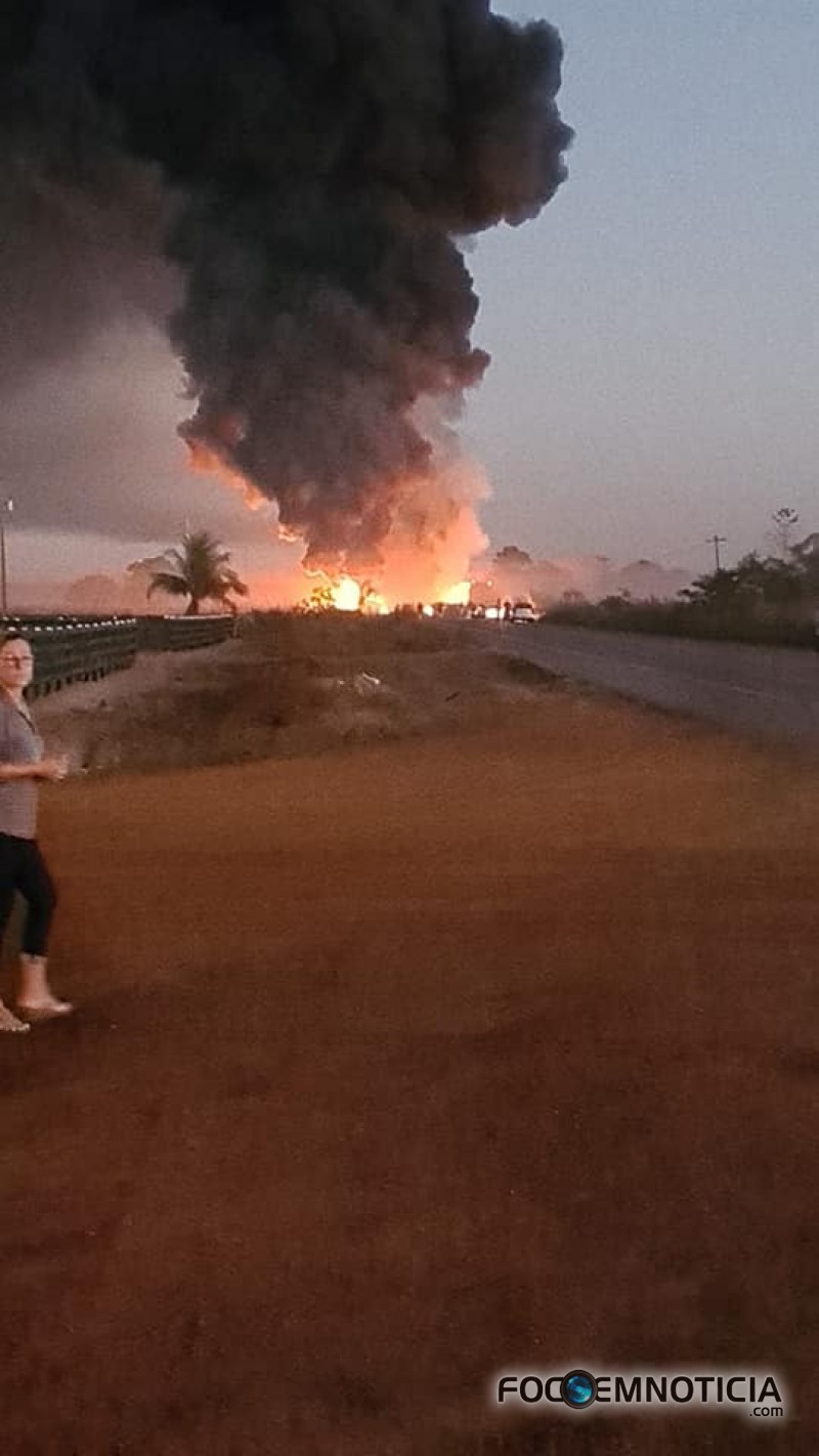 OITO PESSOAS MORREM EM ACIDENTE ENTRE &Ocirc;NIBUS E CARRETA NA BR - 364, FOTOS E V&Iacute;DEOS