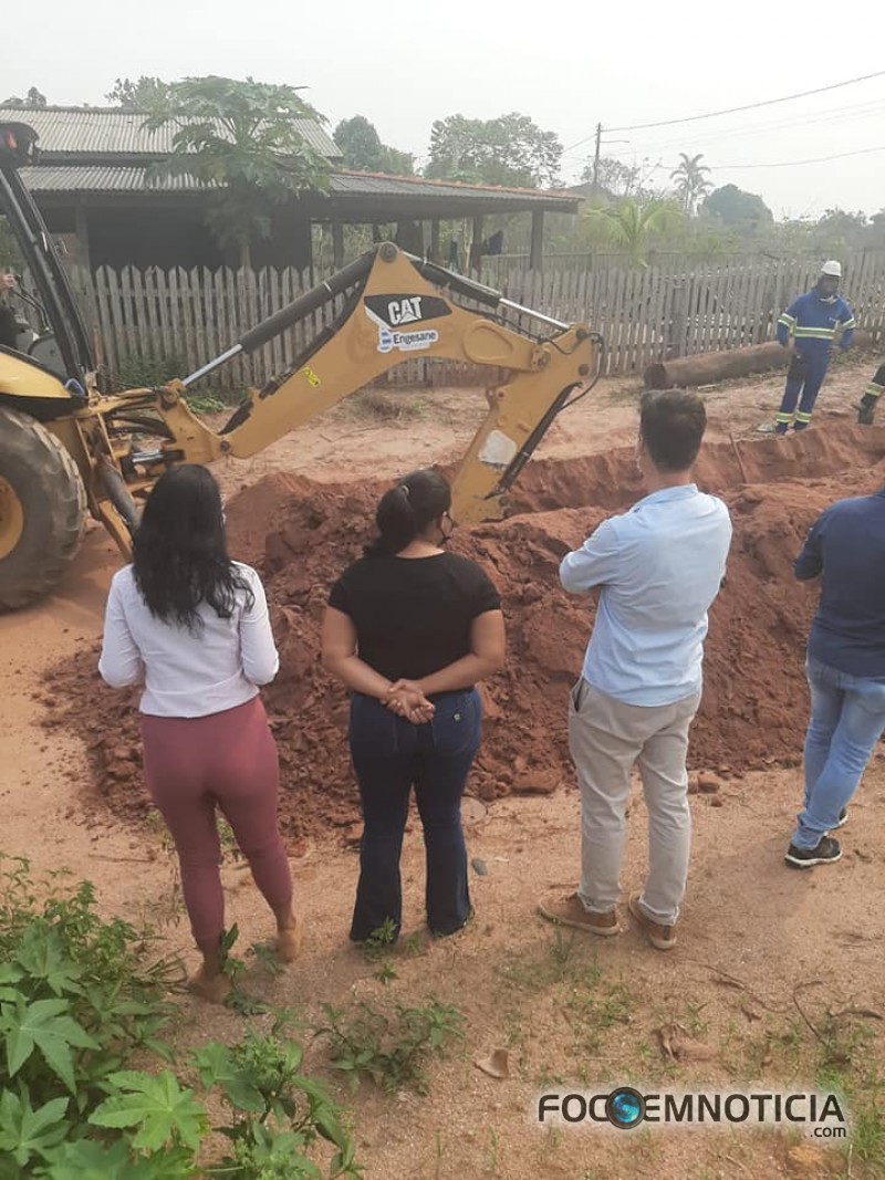 VEREADORA SIMONE ACOMPANHA IN&Iacute;CIO DAS OBRAS DA REDE DE &Aacute;GUA EM BOM FUTURO